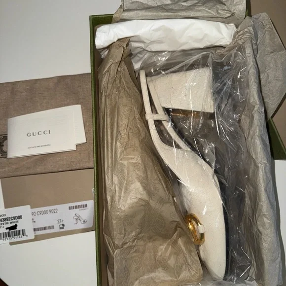 Gucci Women's Cream Leather Slingback Heels with Gold Accents - Picture 8 of 8